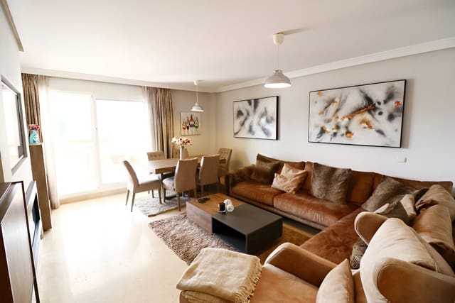 Apartamento de 2 habitaciones en Selwo, Estepona en venta con piscina garaje - 355.000 € (Ref: 9151787)