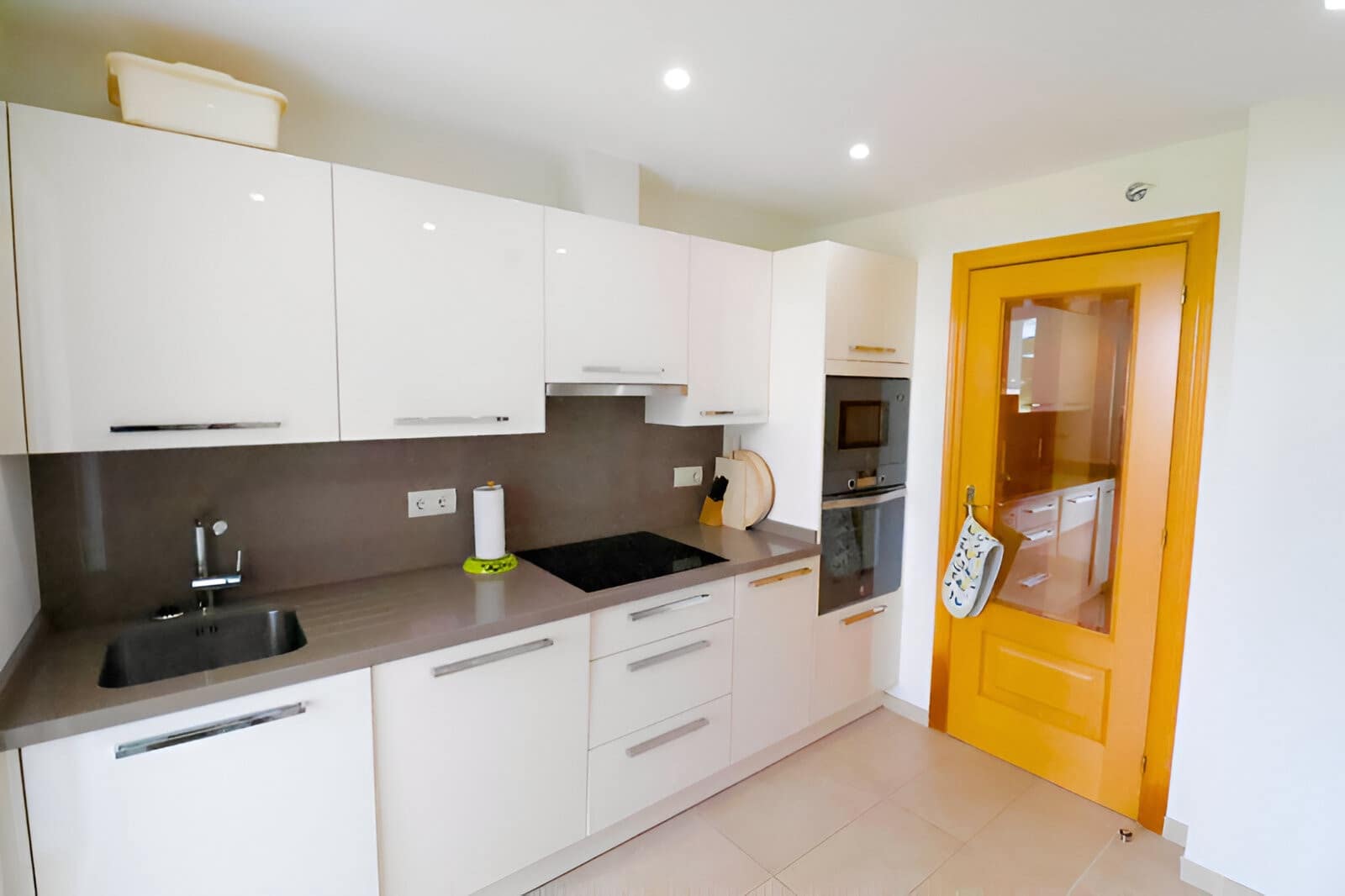 Apartamento de 2 habitaciones en New Golden Mile en venta con piscina garaje - 355.000 € (Ref: 9151787)