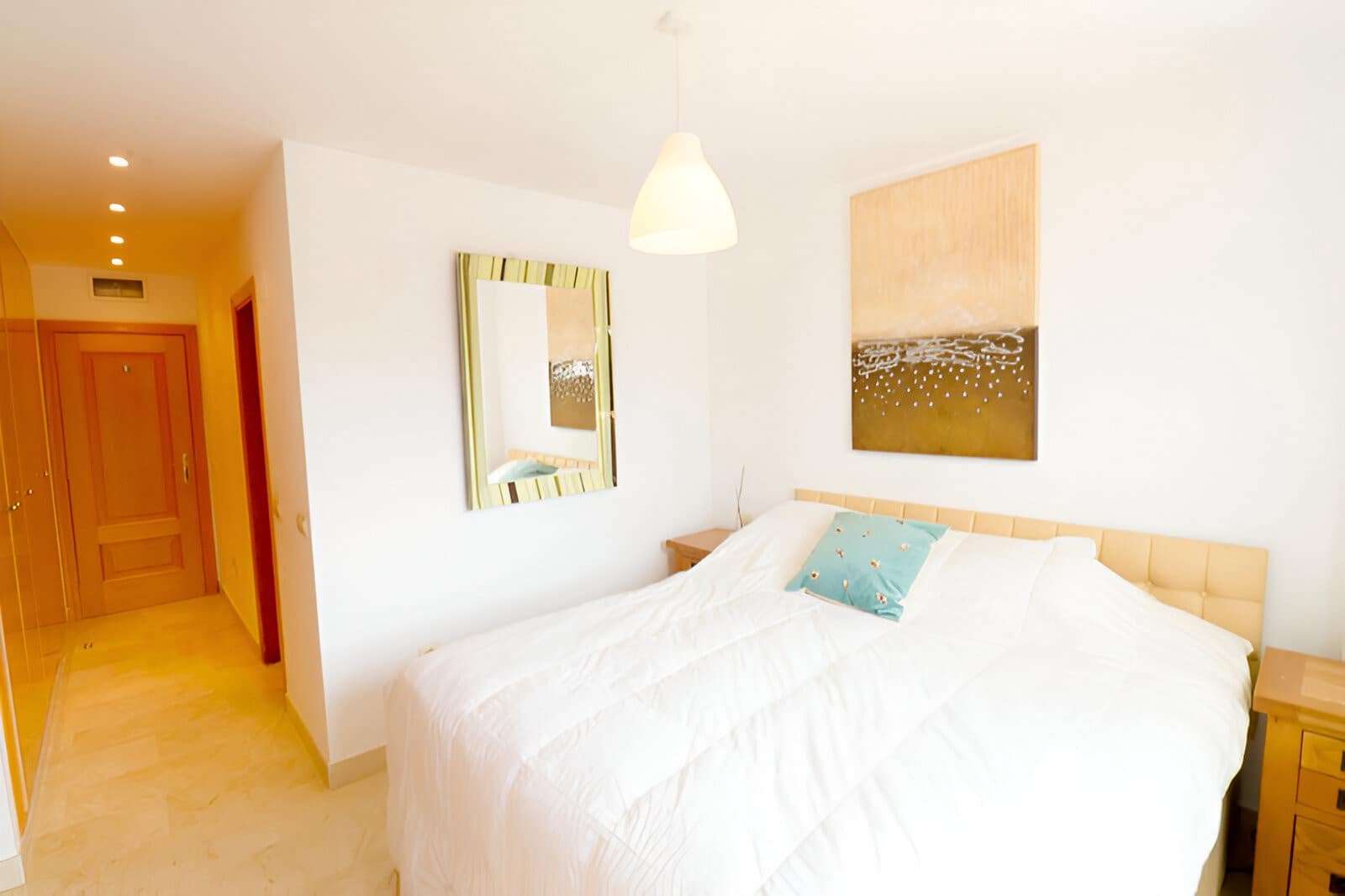 Apartamento de 2 habitaciones en New Golden Mile en venta con piscina garaje - 355.000 € (Ref: 9151787)