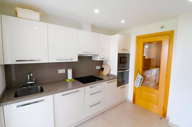 Apartamento de 2 habitaciones en Selwo, Estepona en venta con piscina garaje - 355.000 € (Ref: 9151787)