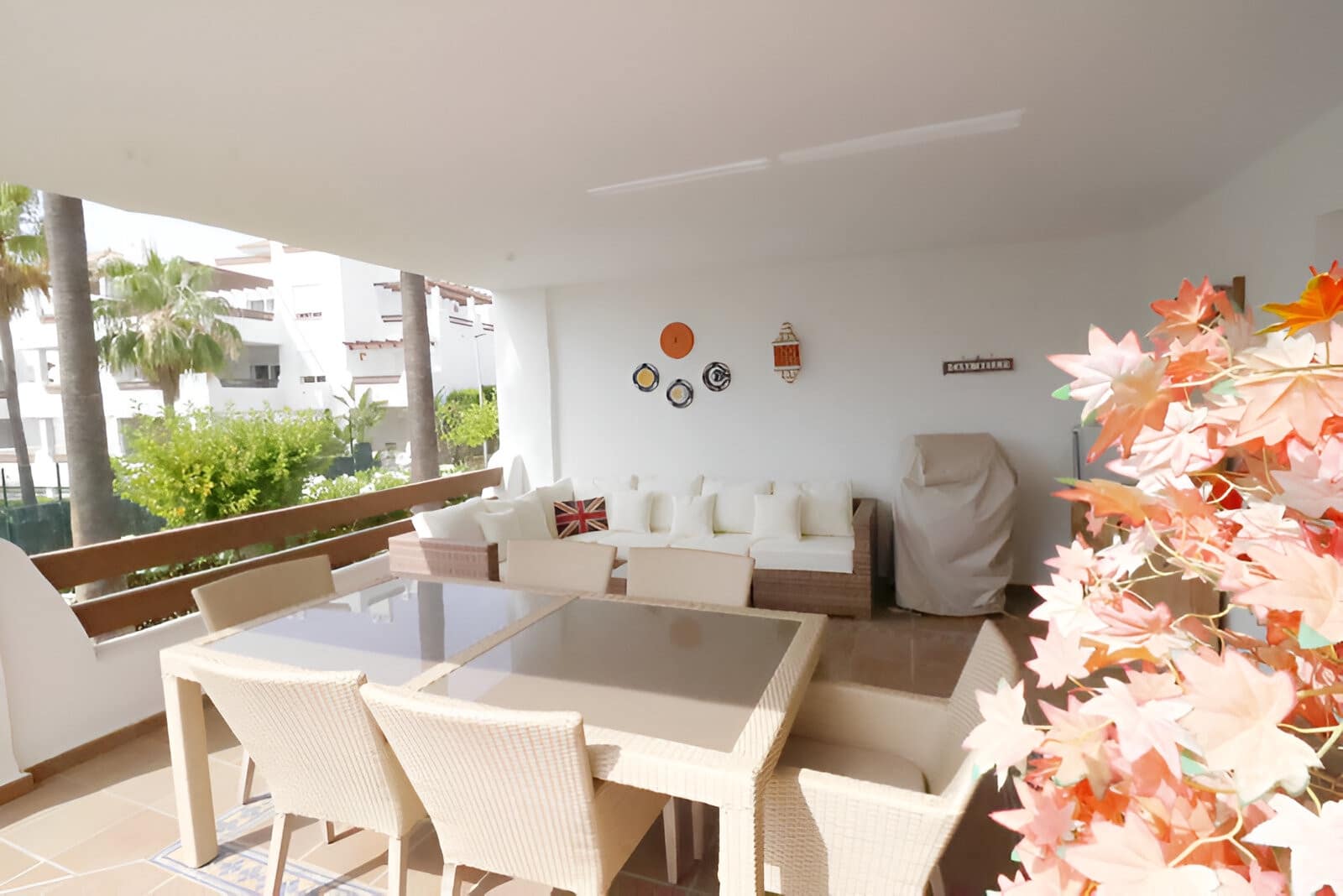 Apartamento de 2 habitaciones en New Golden Mile en venta con piscina garaje - 355.000 € (Ref: 9151787)