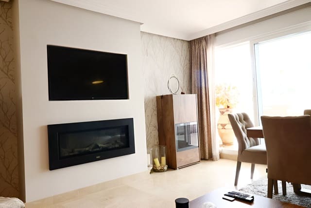 Apartamento de 2 habitaciones en Selwo, Estepona en venta con piscina garaje - 355.000 € (Ref: 9151787)