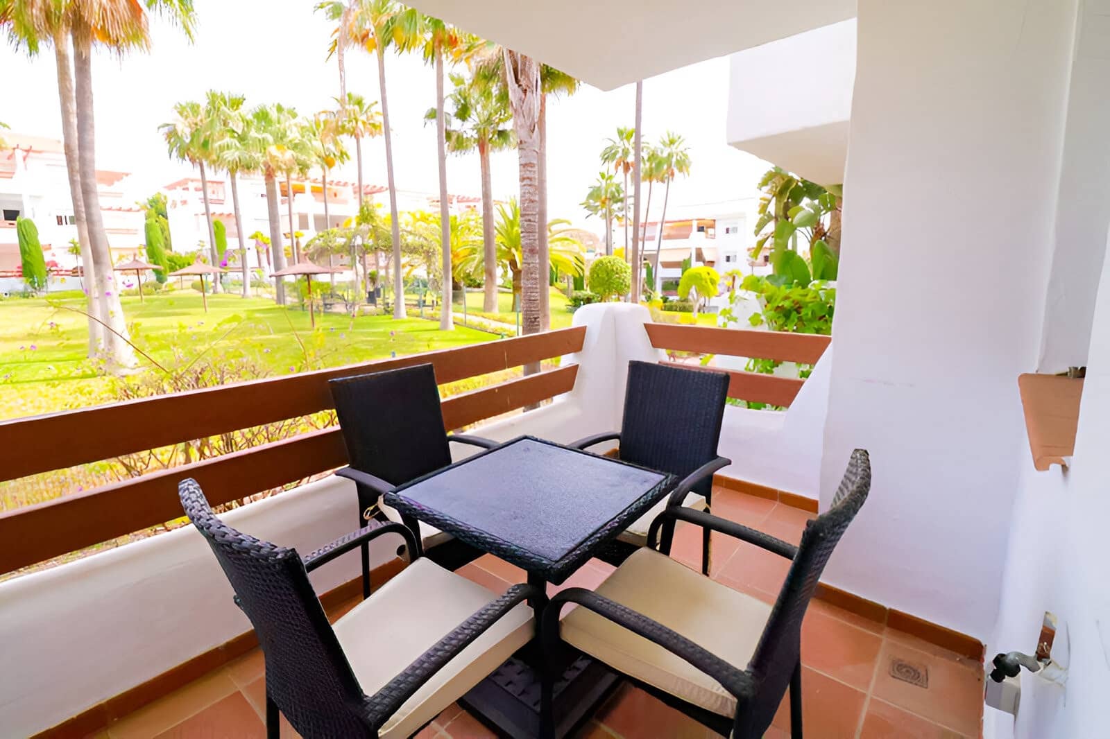 Apartamento de 2 habitaciones en New Golden Mile en venta con piscina garaje - 355.000 € (Ref: 9151787)