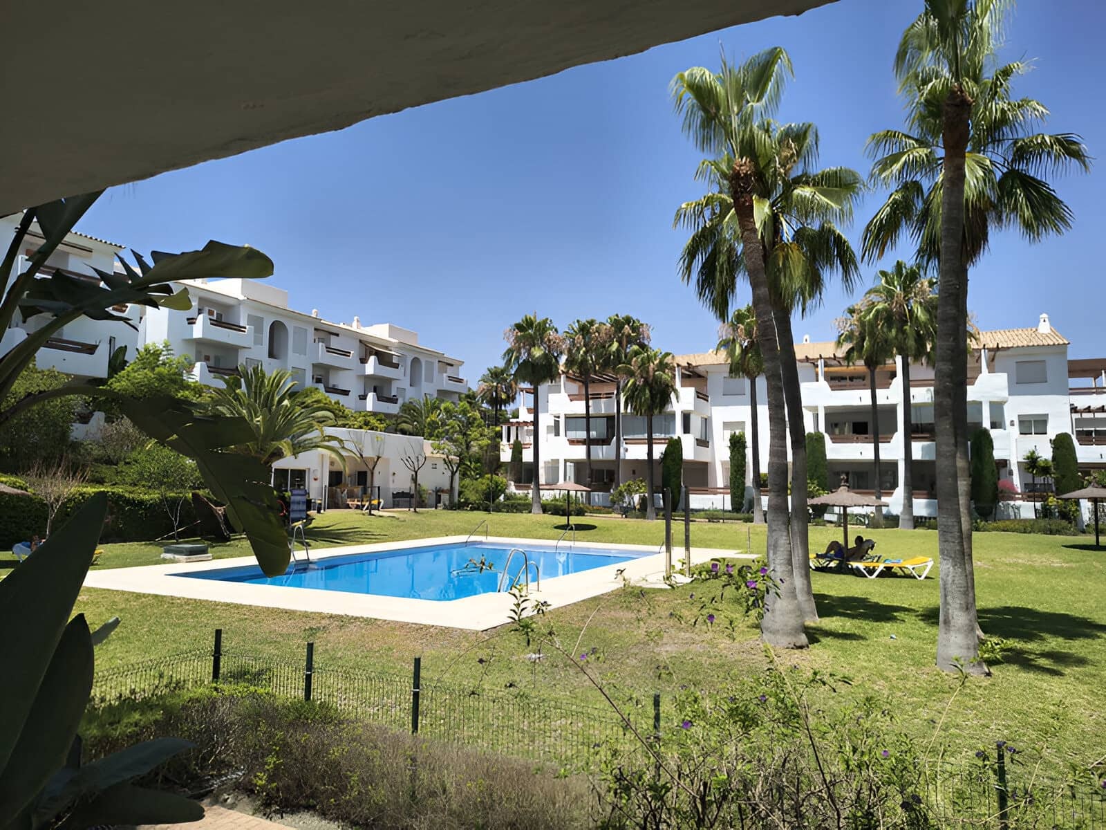 Apartamento de 2 habitaciones en New Golden Mile en venta con piscina garaje - 355.000 € (Ref: 9151787)