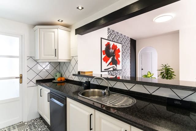 3 makuuhuone Kattohuoneisto myytävänä paikassa El Paraiso, Estepona mukana uima-altaan - 535 000 € (Ref: 9171291)