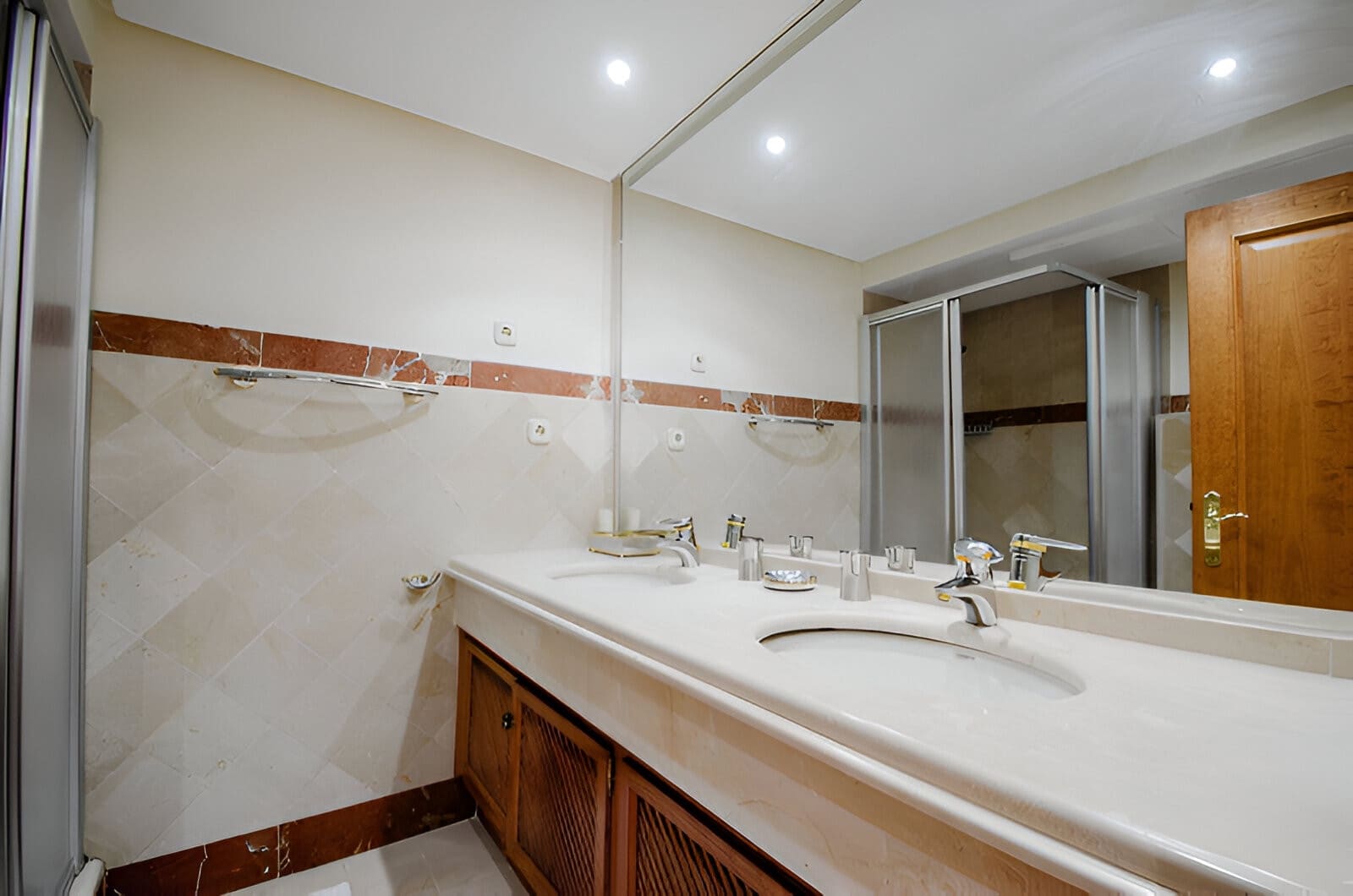 2 bedroom Apartment for sale in Estepona with pool garage - € 1,350,000 (Ref: 9197614)