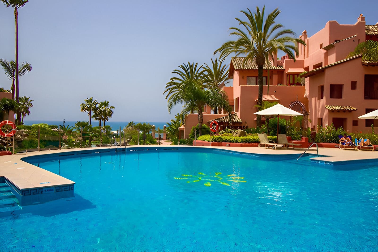 2 bedroom Apartment for sale in Estepona with pool garage - € 1,350,000 (Ref: 9197614)