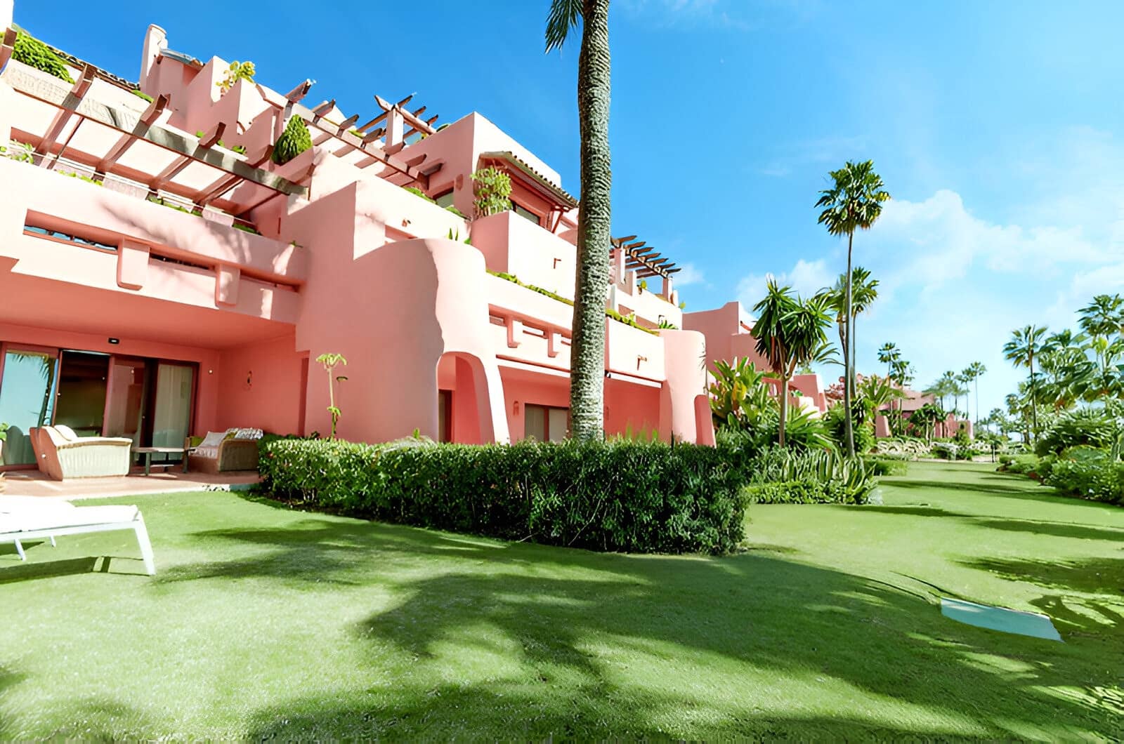 2 bedroom Apartment for sale in Estepona with pool garage - € 1,350,000 (Ref: 9197614)
