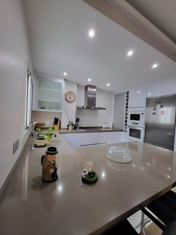 3 quarto Penthouse para venda em Centro, Estepona com piscina - 810 000 € (Ref: 9197615)