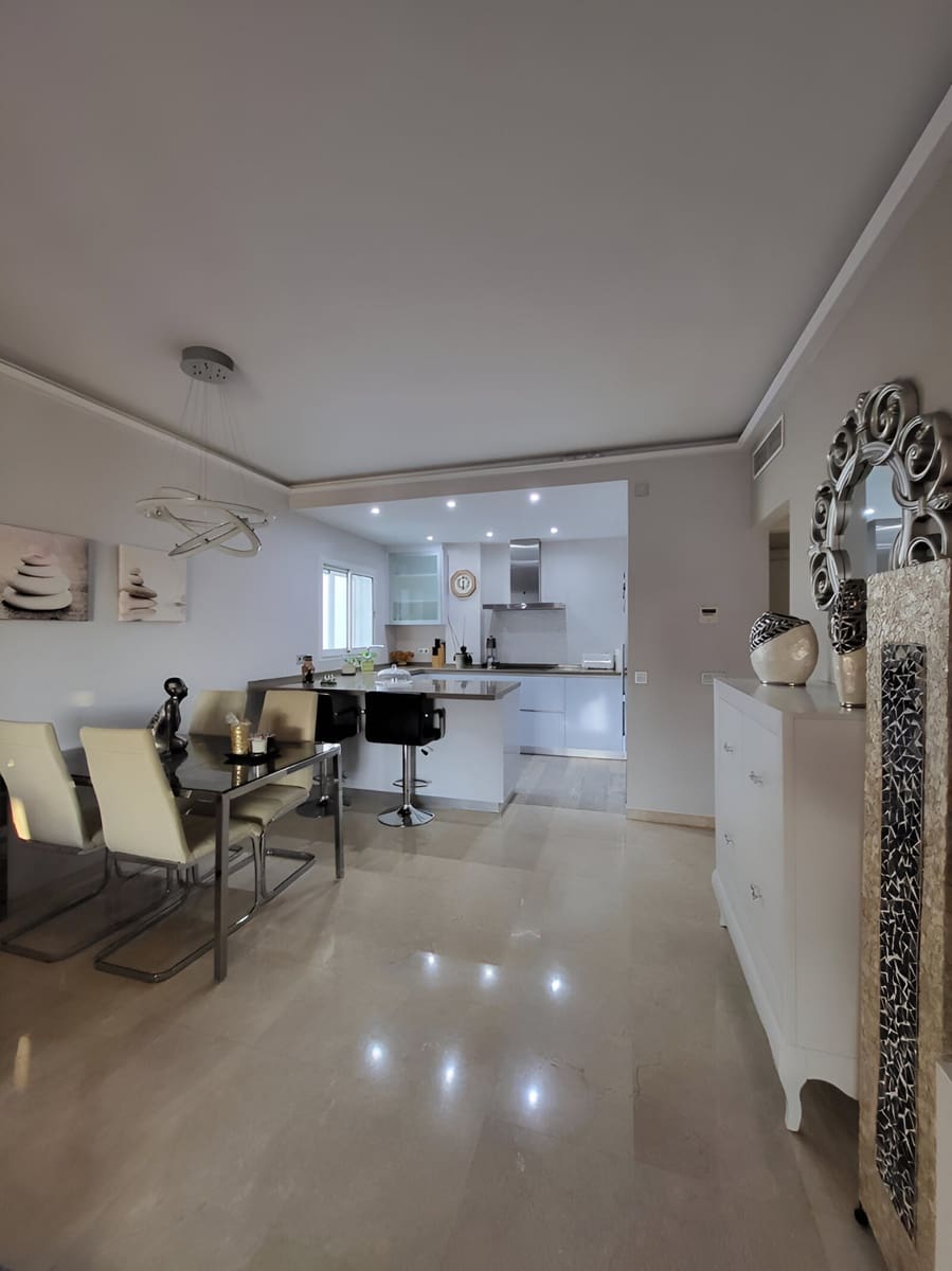 3 slaapkamer Penthouse te koop in Estepona met zwembad - € 810.000 (Ref: 9197615)