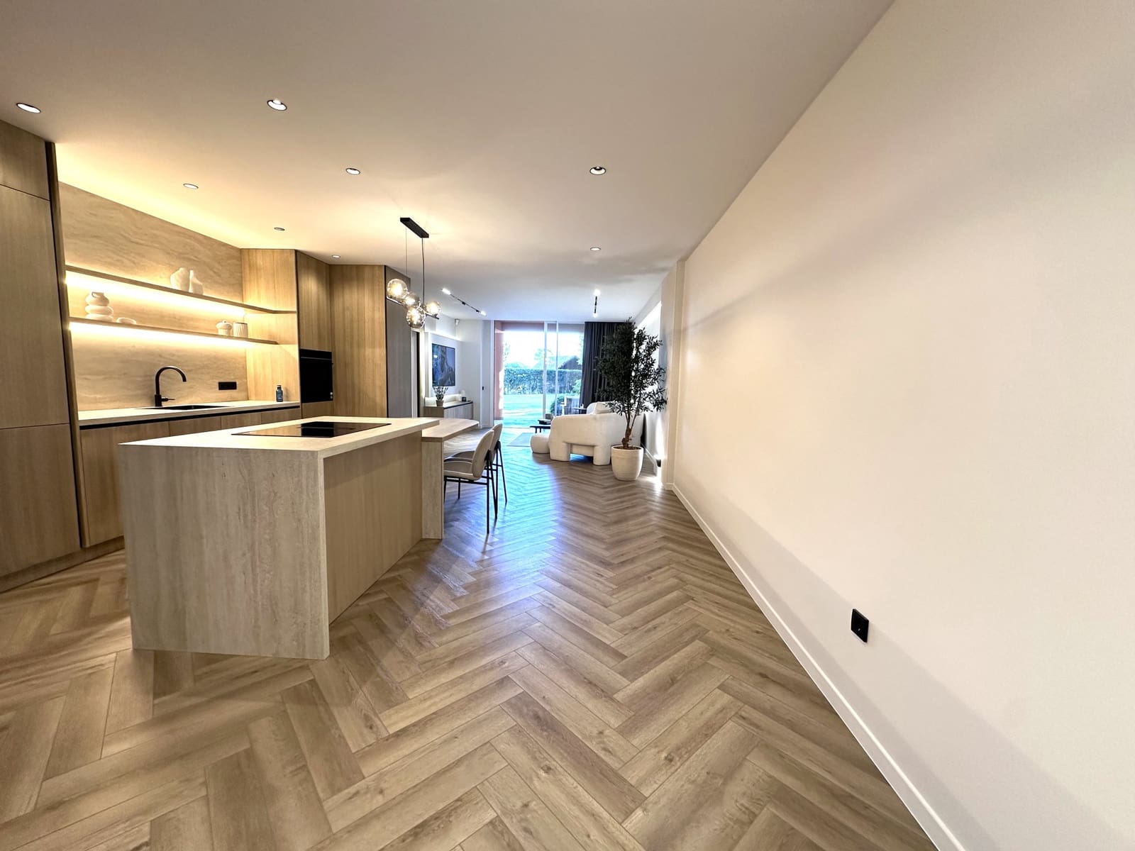 3 soverom Leilighet til salgs i Nueva Andalucia med garasje - € 1 190 000 (Ref: 9243048)