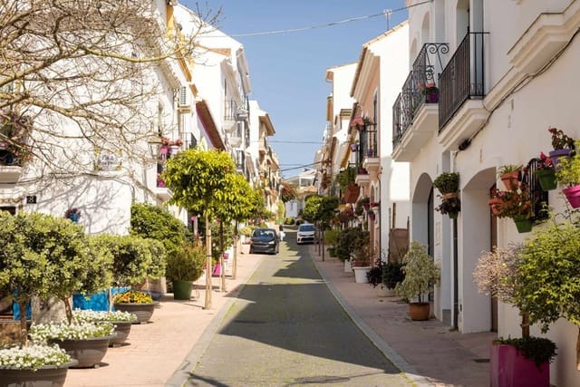 Casa de 3 habitaciones en Estepona en venta con garaje - 595.000 € (Ref: 9246512)