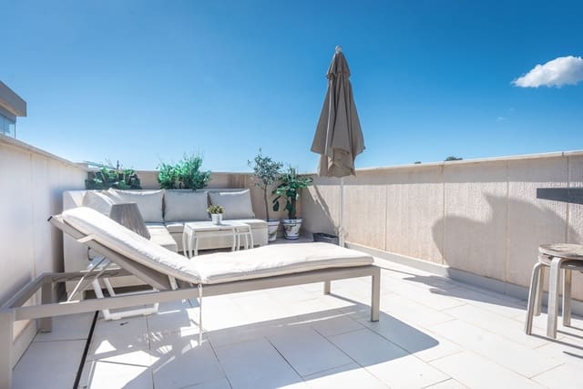 Apartamento de 2 habitaciones en Estepona en venta con piscina garaje - 319.000 € (Ref: 9246518)