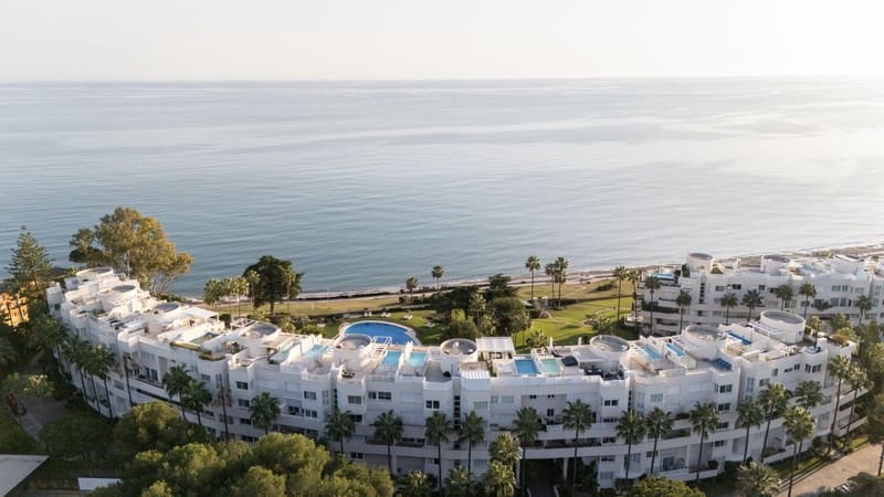 Apartamento de 2 habitaciones en Estepona en venta con piscina garaje - 1.125.000 € (Ref: 9276028)