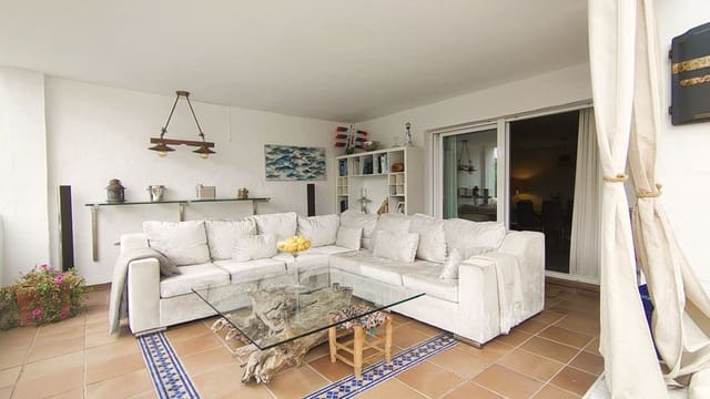 Apartamento de 2 habitaciones en Selwo, Estepona en venta con piscina garaje - 349.000 € (Ref: 9455973)