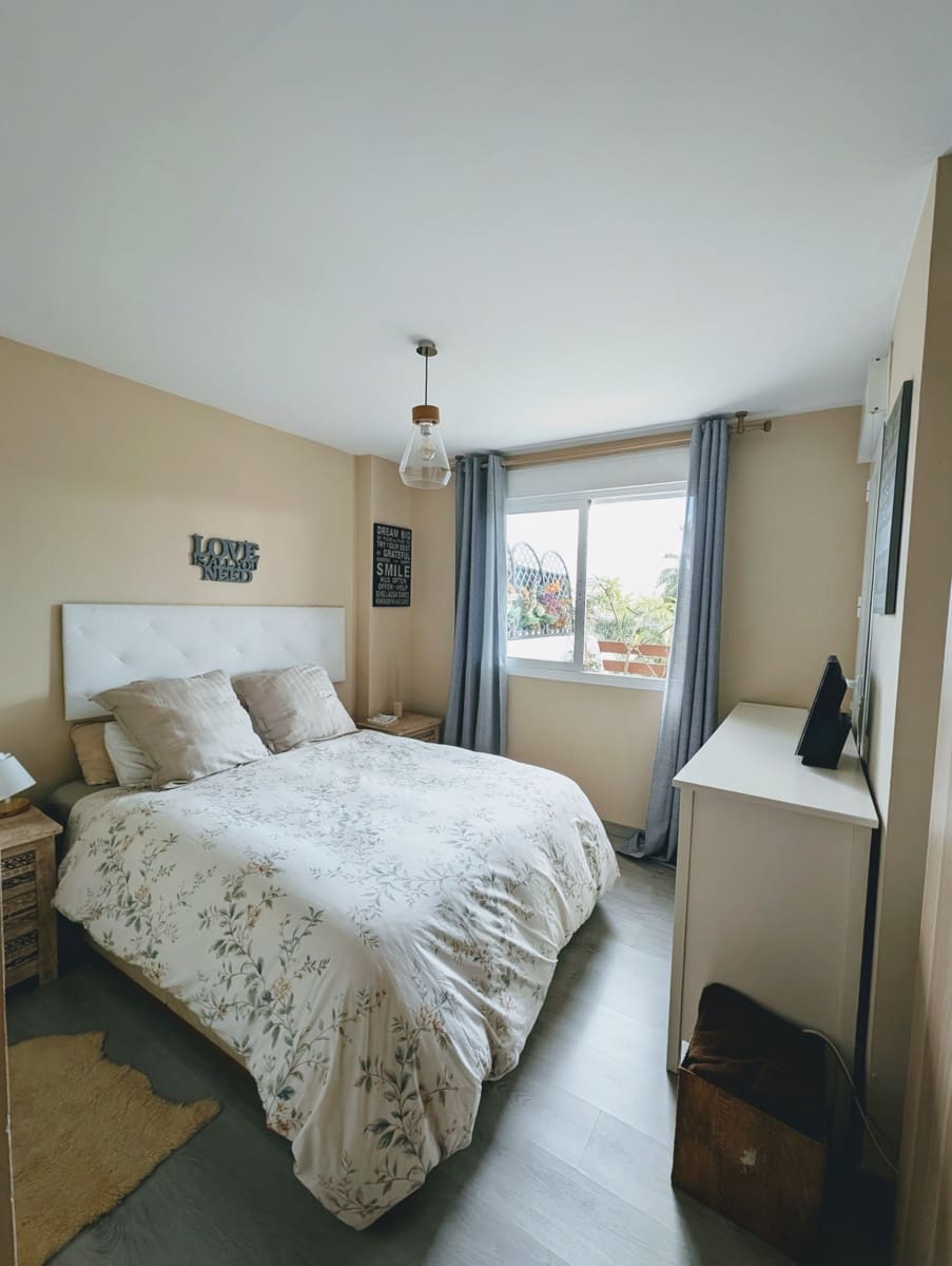 Apartamento de 2 habitaciones en New Golden Mile en venta con piscina garaje - 349.000 € (Ref: 9455973)