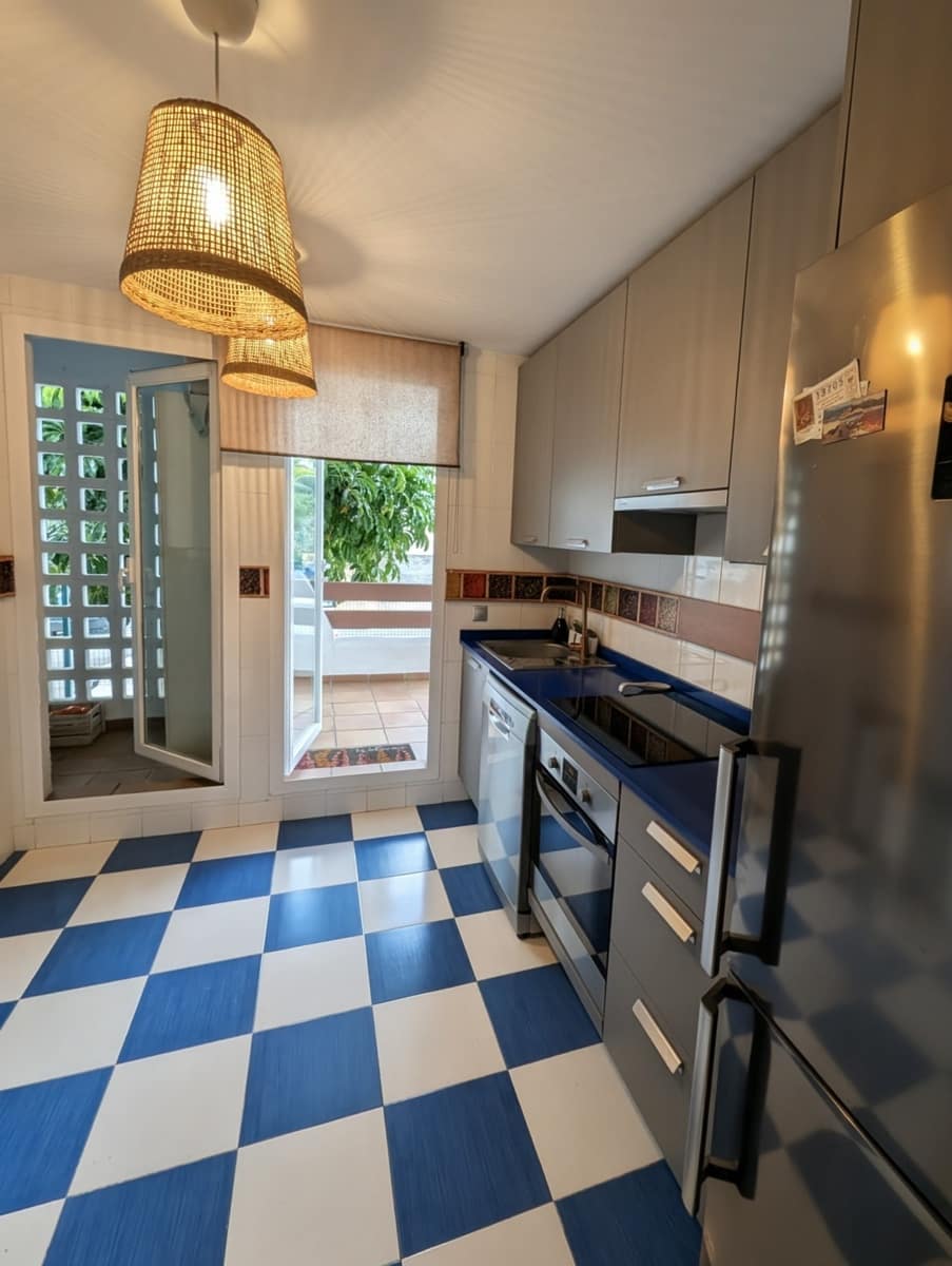 Apartamento de 2 habitaciones en New Golden Mile en venta con piscina garaje - 349.000 € (Ref: 9455973)