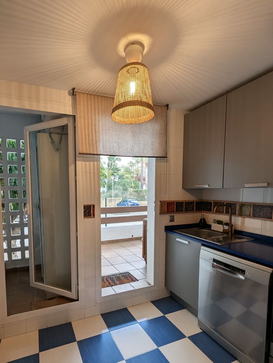 Apartamento de 2 habitaciones en New Golden Mile en venta con piscina garaje - 349.000 € (Ref: 9455973)