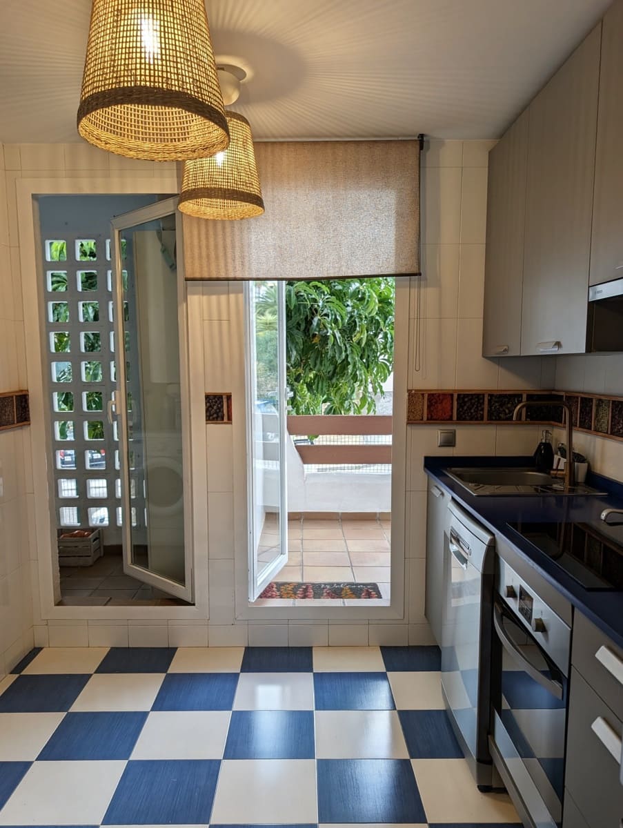 Apartamento de 2 habitaciones en New Golden Mile en venta con piscina garaje - 349.000 € (Ref: 9455973)