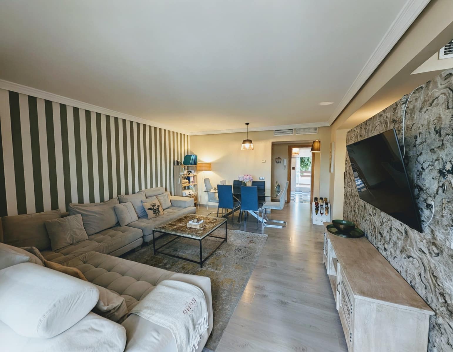 Apartamento de 2 habitaciones en New Golden Mile en venta con piscina garaje - 349.000 € (Ref: 9455973)