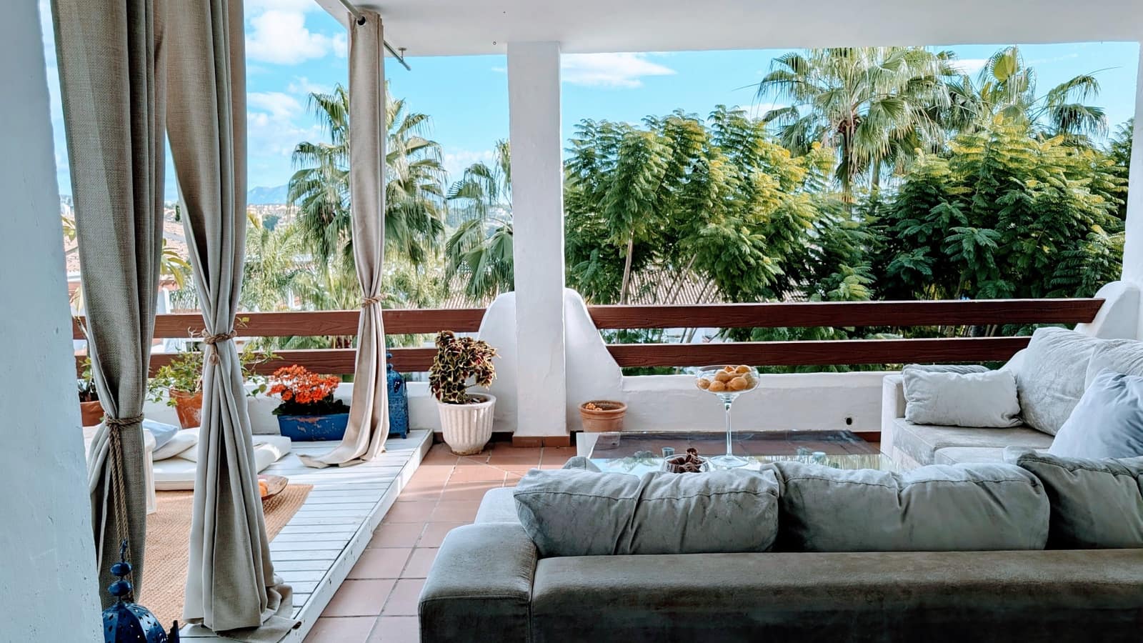 Apartamento de 2 habitaciones en New Golden Mile en venta con piscina garaje - 349.000 € (Ref: 9455973)