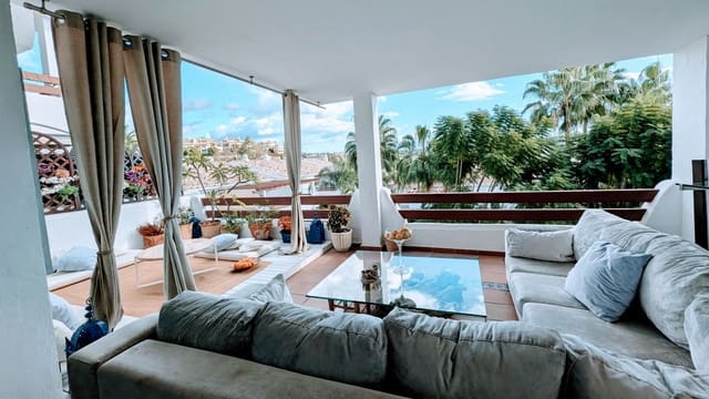 Apartamento de 2 habitaciones en Selwo, Estepona en venta con piscina garaje - 349.000 € (Ref: 9455973)