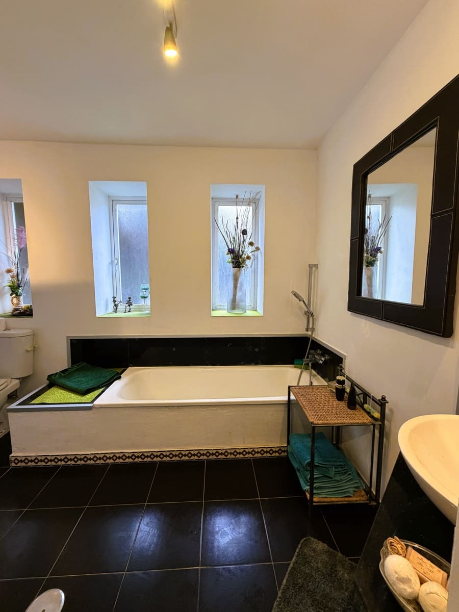 5 sypialnia Willa na sprzedaż w Estepona z basenem garażem - 794 000 € (Ref: 9568269)