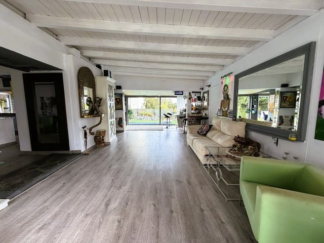 5 Zimmer Villa zu verkaufen in Estepona Golf, Estepona mit Pool Garage - 794.000 € (Ref: 9568269)