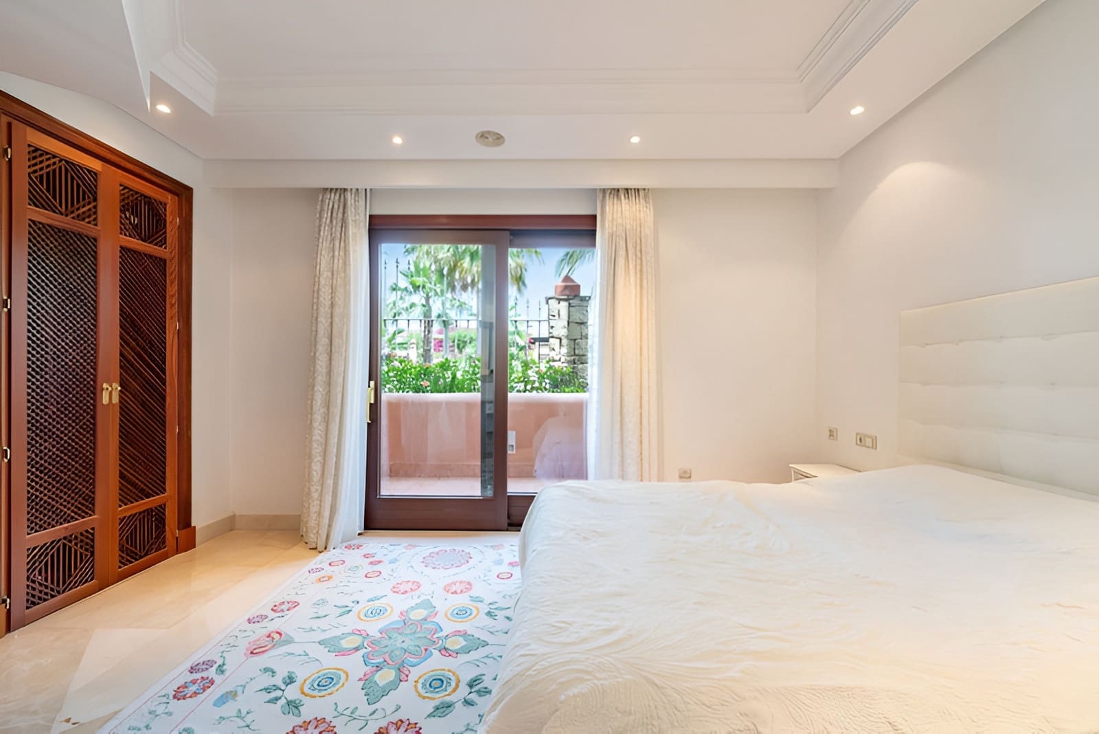 Apartamento de 3 habitaciones en New Golden Mile en venta con piscina garaje - 825.000 € (Ref: 9698157)