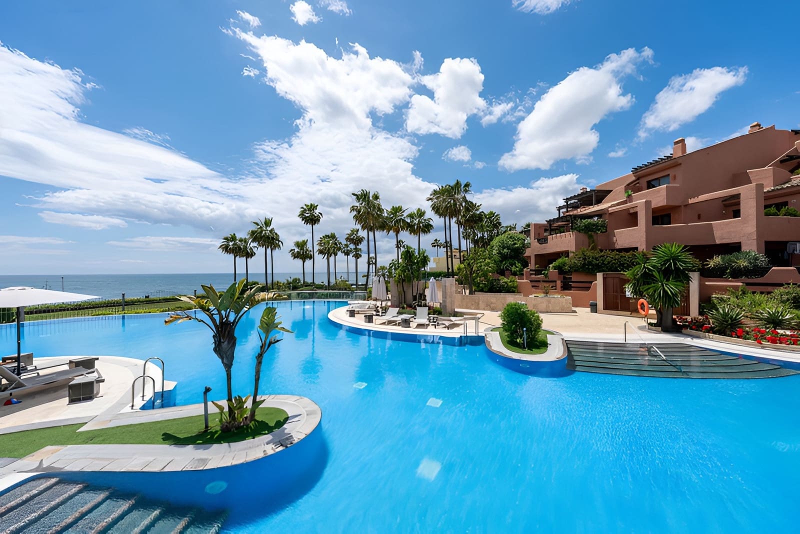 Apartamento de 3 habitaciones en New Golden Mile en venta con piscina garaje - 825.000 € (Ref: 9698157)