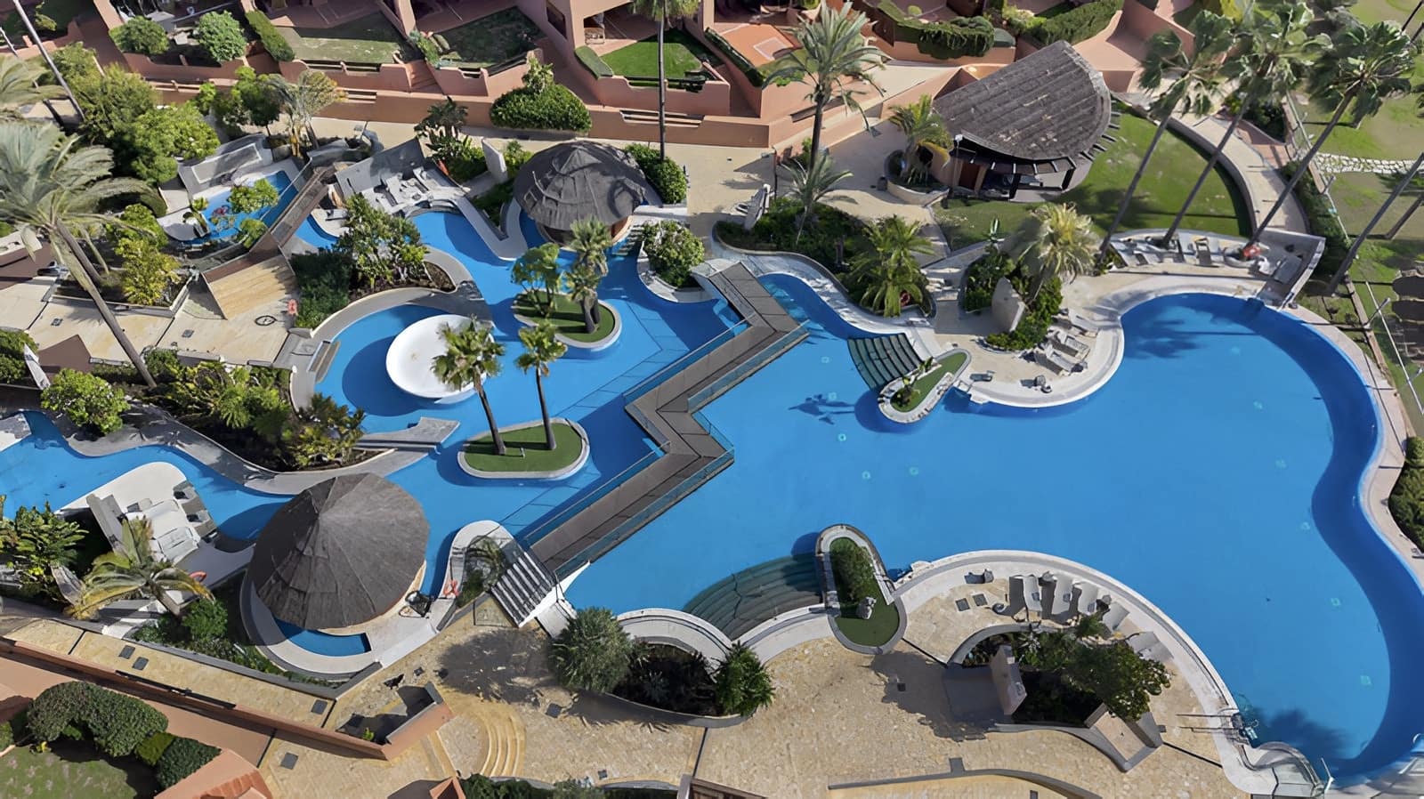 Apartamento de 3 habitaciones en New Golden Mile en venta con piscina garaje - 825.000 € (Ref: 9698157)