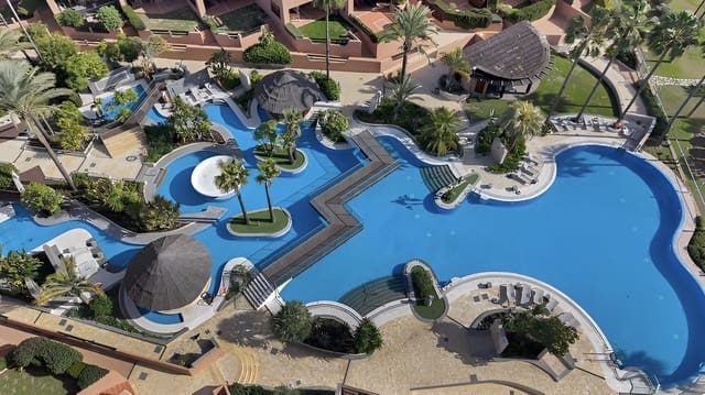 3 chambre Appartement à vendre à New Golden Mile, Estepona avec piscine garage - 825 000 € (Ref: 9698157)