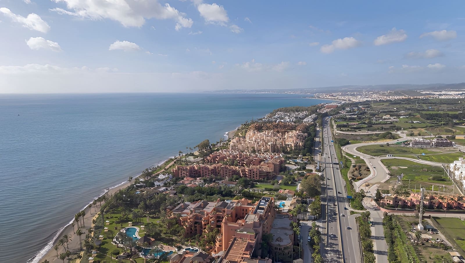 Apartamento de 3 habitaciones en New Golden Mile en venta con piscina garaje - 825.000 € (Ref: 9698157)