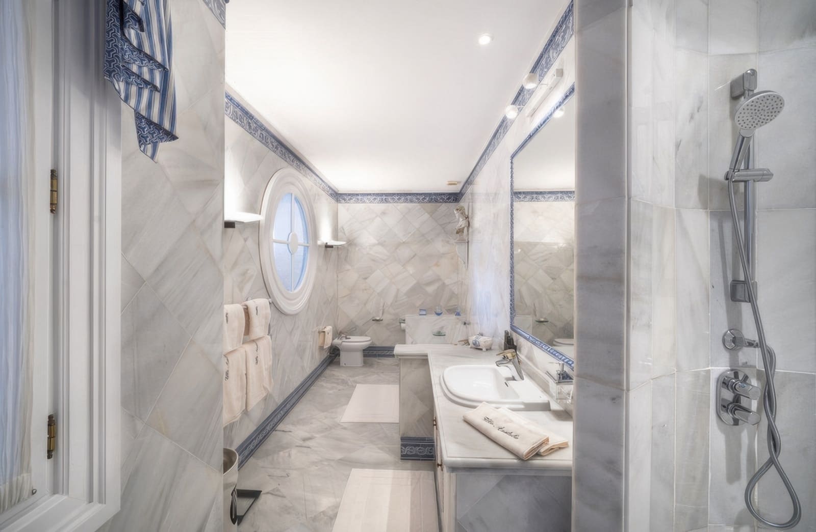 6 bedroom Villa for sale in San Roque with pool garage - € 4,700,000 (Ref: 9701443)