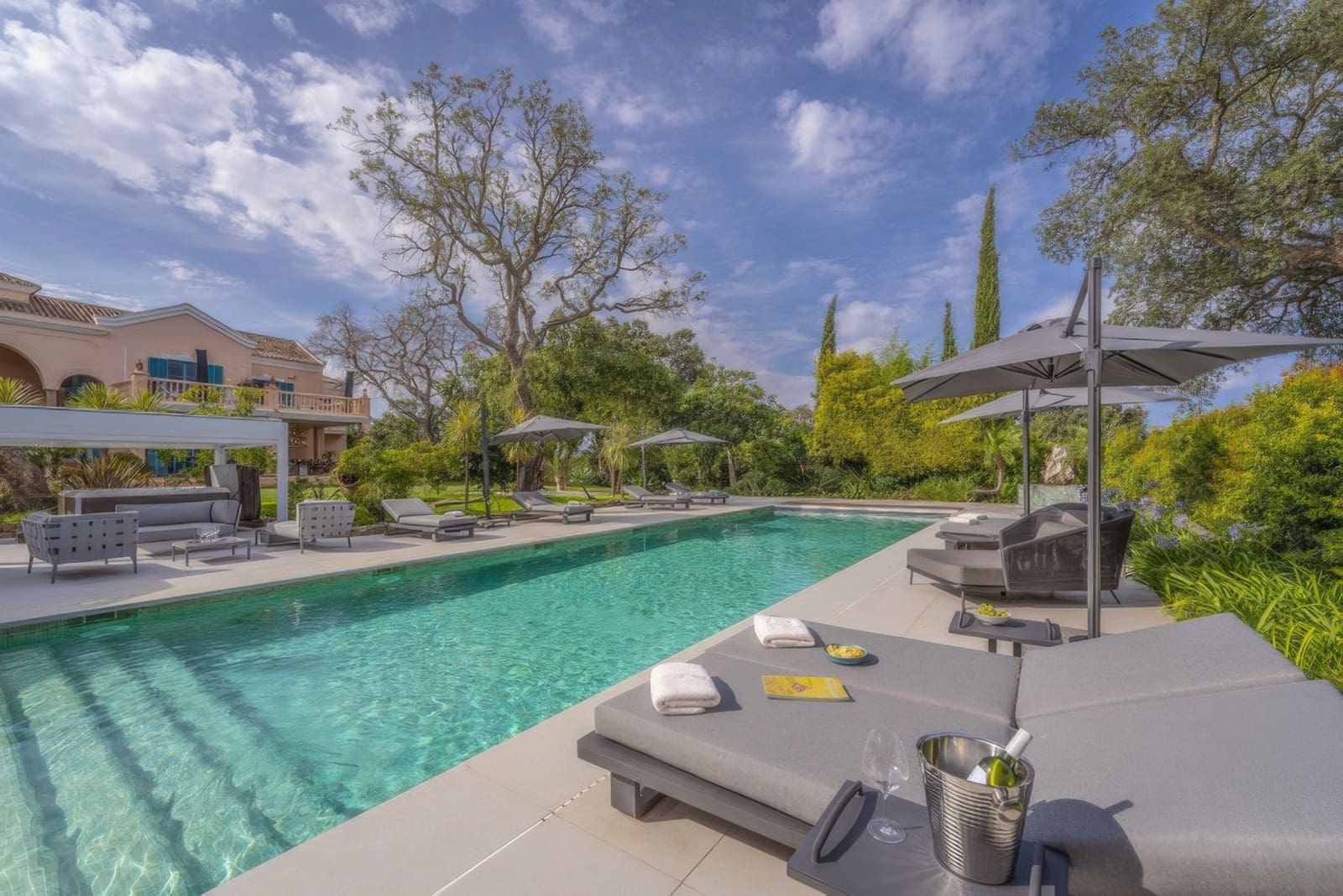 6 bedroom Villa for sale in San Roque with pool garage - € 4,700,000 (Ref: 9701443)