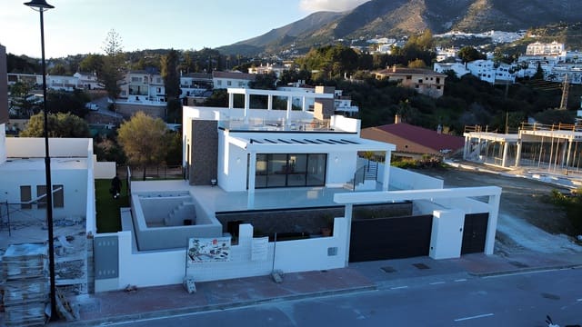 4 soveværelse Villa til salg i Mijas med swimmingpool garage - € 1.040.000 (Ref: 9701446)