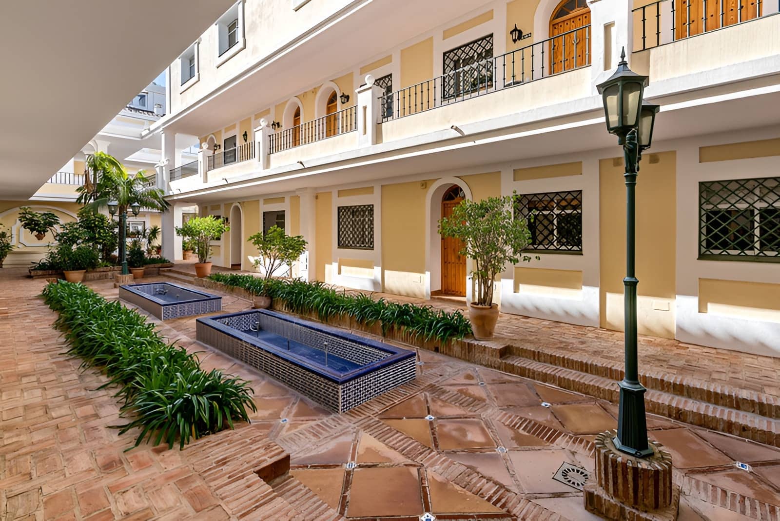 3 bedroom Apartment for sale in Marbella with pool garage - € 699,000 (Ref: 9726478)