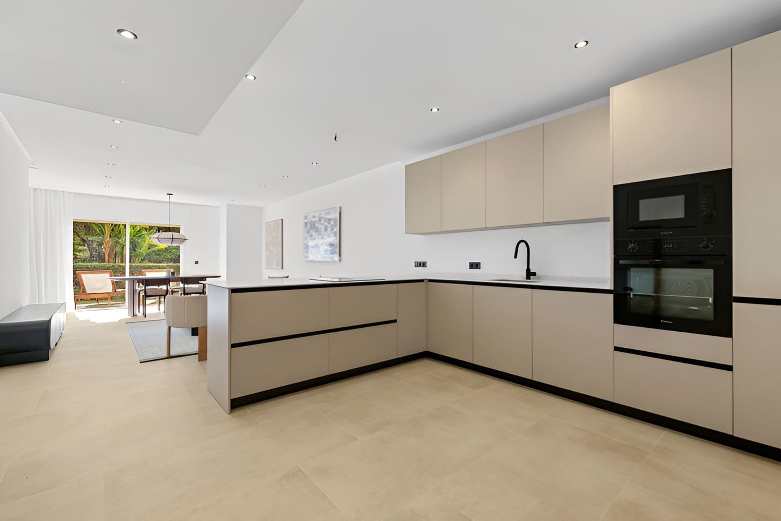 3 bedroom Apartment for sale in Nueva Andalucia with pool garage - € 699,000 (Ref: 9726479)