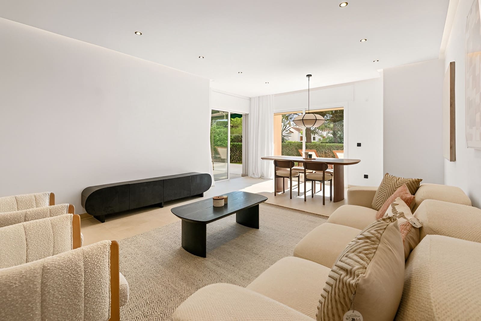 3 bedroom Apartment for sale in Nueva Andalucia with pool garage - € 699,000 (Ref: 9726479)