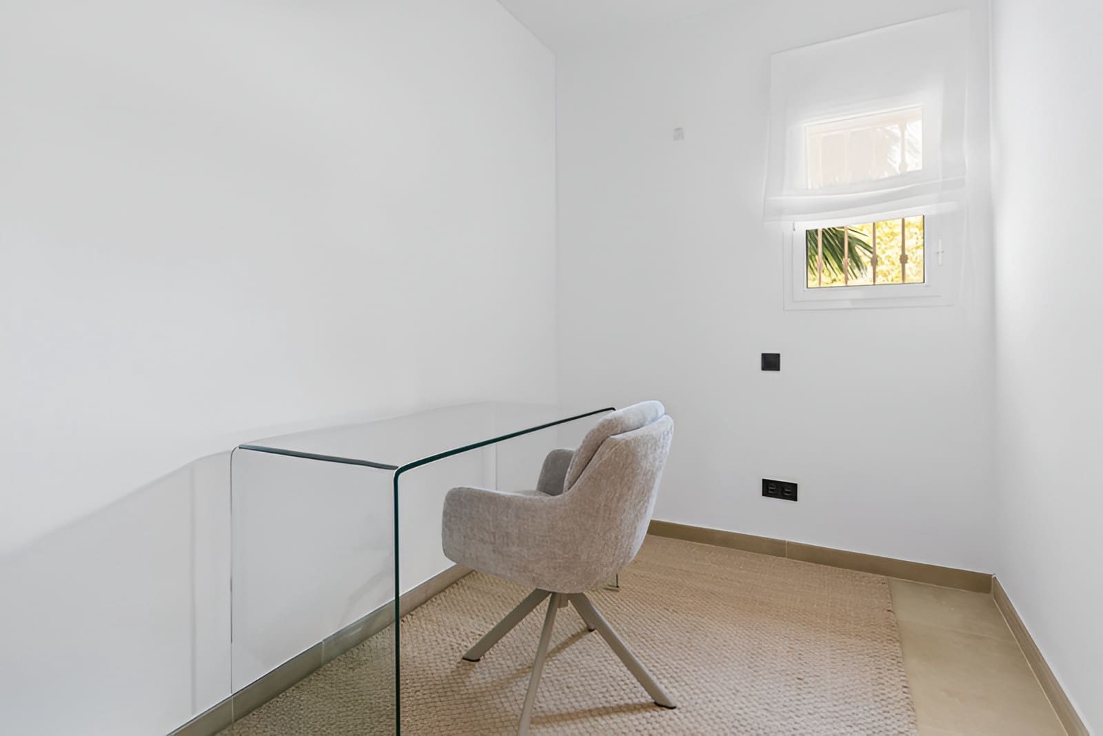 3 bedroom Apartment for sale in Nueva Andalucia with pool garage - € 699,000 (Ref: 9726479)