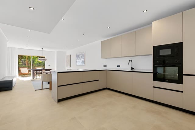 3 Zimmer Apartment zu verkaufen in Nueva Andalucia, Marbella mit Pool Garage - 699.000 € (Ref: 9726479)