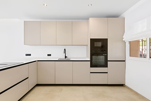 3 Zimmer Apartment zu verkaufen in Nueva Andalucia, Marbella mit Pool Garage - 699.000 € (Ref: 9726479)