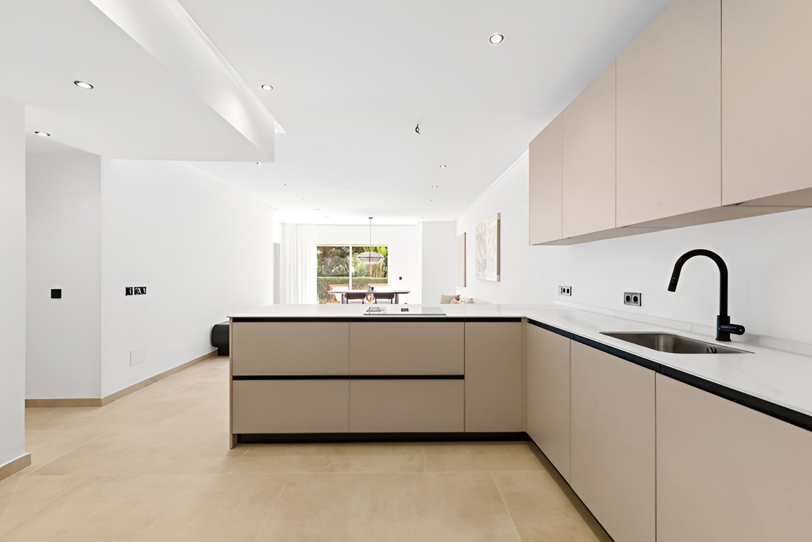 3 bedroom Apartment for sale in Nueva Andalucia with pool garage - € 699,000 (Ref: 9726479)