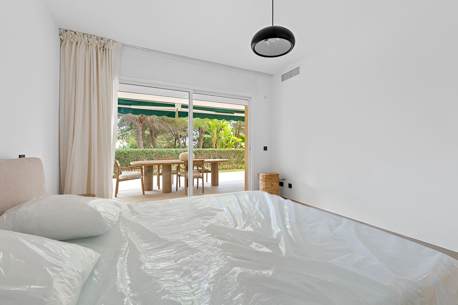 3 bedroom Apartment for sale in Nueva Andalucia with pool garage - € 699,000 (Ref: 9726479)