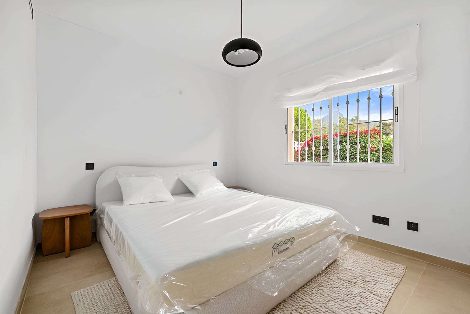 3 bedroom Apartment for sale in Nueva Andalucia with pool garage - € 699,000 (Ref: 9726479)