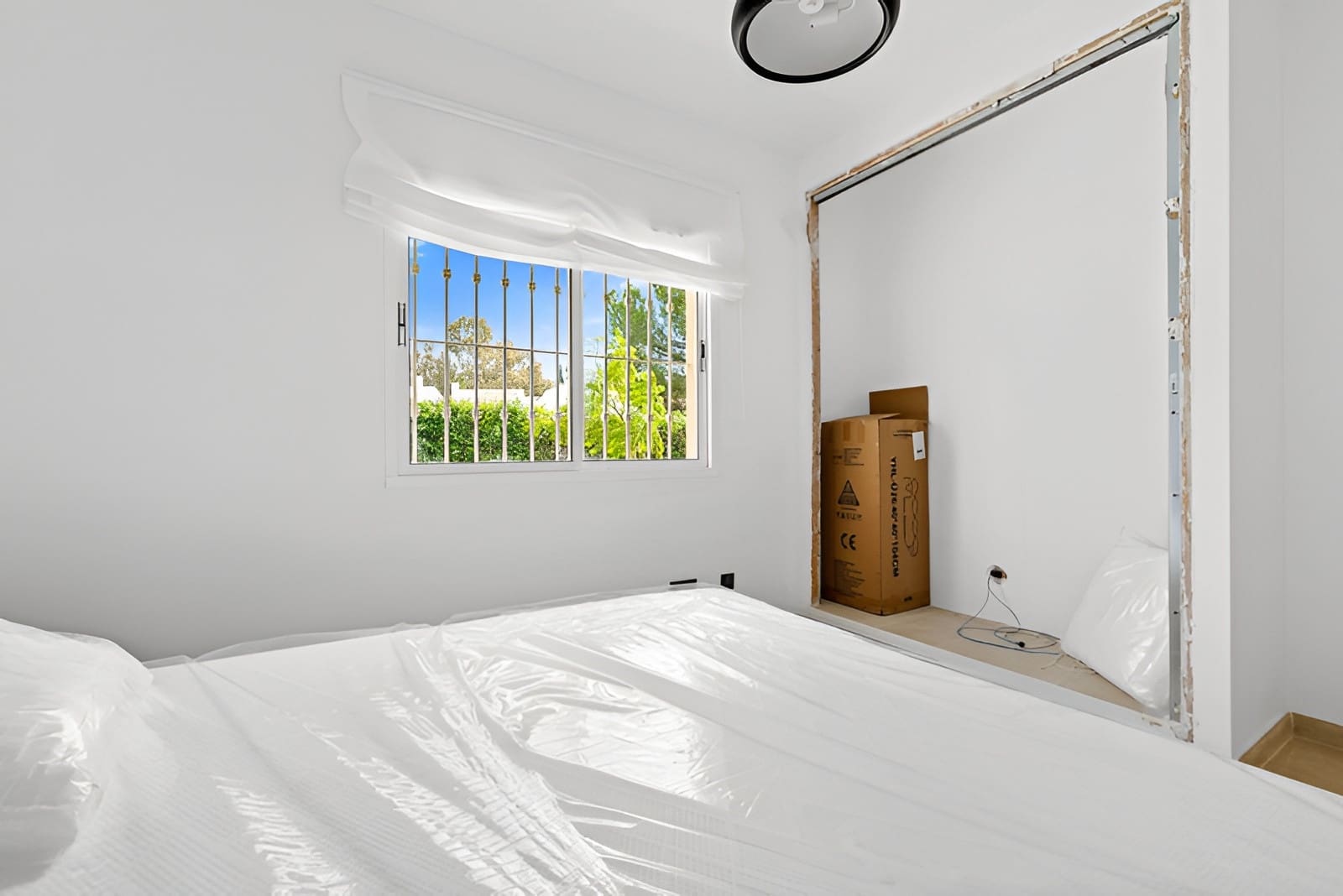 3 bedroom Apartment for sale in Nueva Andalucia with pool garage - € 699,000 (Ref: 9726479)