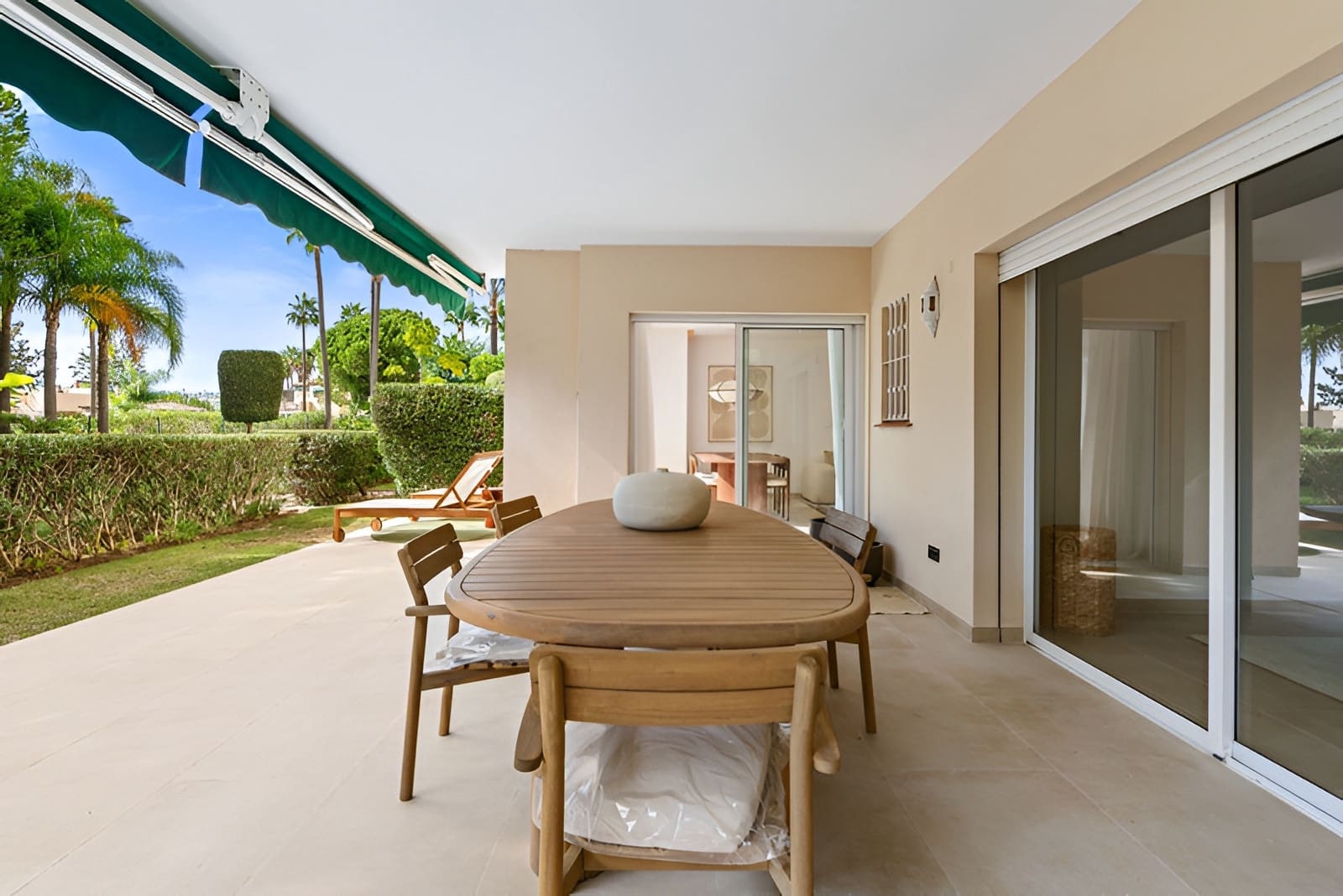 3 bedroom Apartment for sale in Nueva Andalucia with pool garage - € 699,000 (Ref: 9726479)