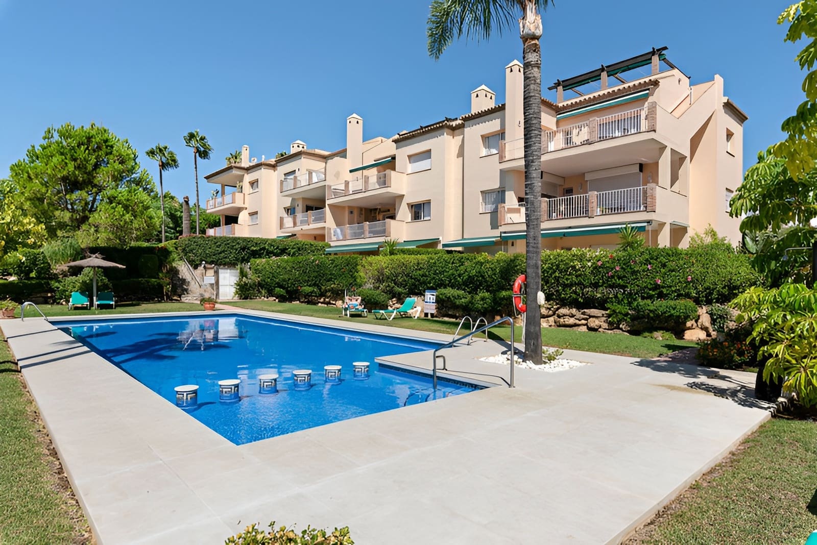 3 bedroom Apartment for sale in Nueva Andalucia with pool garage - € 699,000 (Ref: 9726479)