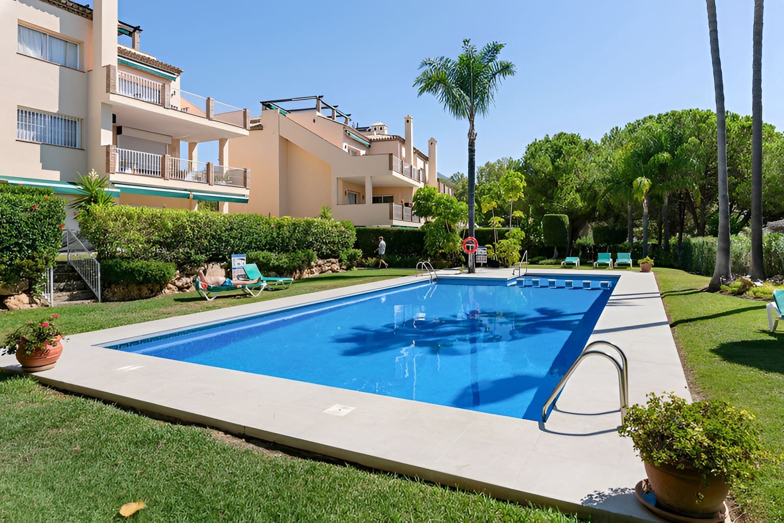 3 bedroom Apartment for sale in Nueva Andalucia with pool garage - € 699,000 (Ref: 9726479)