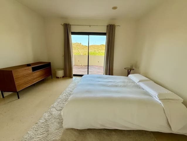 Apartamento de 3 habitaciones en Benahavís en venta con piscina garaje - 660.000 € (Ref: 9726481)